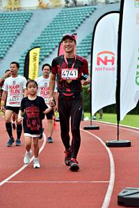 BIB: 4741, 4459
                            <button type="button" onclick="openModal(6099094)" class="btn btn-primary btn-sm float-right btn-popup" data-toggle="modal" data-target=".modal-high-quality">
                        <i class="fas fa-shopping-cart"></i> Add to Cart
                    </button>
                                            <button type="button" onclick="isThisMe(6099094, true)" class="btn btn-success btn-sm float-right btn-popup btn-isme hidden" data-toggle="tooltip" data-placement="bottom" title="นี่คือรูปของคุณใช่ไหม คลิกที่นี่เพื่อเอาเข้าอัลบั้ม">
                        <i class="fas fa-plus"></i> Add to album
                    </button>
                    <button type="button" onclick="isThisMe(6099094, false)" class="btn btn-warning btn-sm float-right btn-popup btn-isnotme hidden">
                        <i class="fas fa-ban"></i> Remove from album
                    </button>