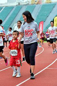 BIB: 7606
                            <button type="button" onclick="openModal(6099035)" class="btn btn-primary btn-sm float-right btn-popup" data-toggle="modal" data-target=".modal-high-quality">
                        <i class="fas fa-shopping-cart"></i> Add to Cart
                    </button>
                                            <button type="button" onclick="isThisMe(6099035, true)" class="btn btn-success btn-sm float-right btn-popup btn-isme hidden" data-toggle="tooltip" data-placement="bottom" title="นี่คือรูปของคุณใช่ไหม คลิกที่นี่เพื่อเอาเข้าอัลบั้ม">
                        <i class="fas fa-plus"></i> Add to album
                    </button>
                    <button type="button" onclick="isThisMe(6099035, false)" class="btn btn-warning btn-sm float-right btn-popup btn-isnotme hidden">
                        <i class="fas fa-ban"></i> Remove from album
                    </button>