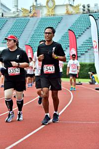 BIB: 1541, 3352
                            <button type="button" onclick="openModal(6099987)" class="btn btn-primary btn-sm float-right btn-popup" data-toggle="modal" data-target=".modal-high-quality">
                        <i class="fas fa-shopping-cart"></i> Add to Cart
                    </button>
                                            <button type="button" onclick="isThisMe(6099987, true)" class="btn btn-success btn-sm float-right btn-popup btn-isme hidden" data-toggle="tooltip" data-placement="bottom" title="นี่คือรูปของคุณใช่ไหม คลิกที่นี่เพื่อเอาเข้าอัลบั้ม">
                        <i class="fas fa-plus"></i> Add to album
                    </button>
                    <button type="button" onclick="isThisMe(6099987, false)" class="btn btn-warning btn-sm float-right btn-popup btn-isnotme hidden">
                        <i class="fas fa-ban"></i> Remove from album
                    </button>