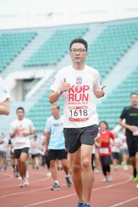 BIB: 201, 1618
                            <button type="button" onclick="openModal(6077670)" class="btn btn-primary btn-sm float-right btn-popup" data-toggle="modal" data-target=".modal-high-quality">
                        <i class="fas fa-shopping-cart"></i> Add to Cart
                    </button>
                                            <button type="button" onclick="isThisMe(6077670, true)" class="btn btn-success btn-sm float-right btn-popup btn-isme hidden" data-toggle="tooltip" data-placement="bottom" title="นี่คือรูปของคุณใช่ไหม คลิกที่นี่เพื่อเอาเข้าอัลบั้ม">
                        <i class="fas fa-plus"></i> Add to album
                    </button>
                    <button type="button" onclick="isThisMe(6077670, false)" class="btn btn-warning btn-sm float-right btn-popup btn-isnotme hidden">
                        <i class="fas fa-ban"></i> Remove from album
                    </button>