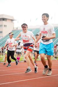 BIB: 5077, 5101, 190, 984
                            <button type="button" onclick="openModal(6050007)" class="btn btn-primary btn-sm float-right btn-popup" data-toggle="modal" data-target=".modal-high-quality">
                        <i class="fas fa-shopping-cart"></i> Add to Cart
                    </button>
                                            <button type="button" onclick="isThisMe(6050007, true)" class="btn btn-success btn-sm float-right btn-popup btn-isme hidden" data-toggle="tooltip" data-placement="bottom" title="นี่คือรูปของคุณใช่ไหม คลิกที่นี่เพื่อเอาเข้าอัลบั้ม">
                        <i class="fas fa-plus"></i> Add to album
                    </button>
                    <button type="button" onclick="isThisMe(6050007, false)" class="btn btn-warning btn-sm float-right btn-popup btn-isnotme hidden">
                        <i class="fas fa-ban"></i> Remove from album
                    </button>