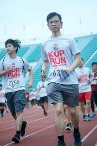 BIB: 7750, 2019, 548
                            <button type="button" onclick="openModal(6077570)" class="btn btn-primary btn-sm float-right btn-popup" data-toggle="modal" data-target=".modal-high-quality">
                        <i class="fas fa-shopping-cart"></i> Add to Cart
                    </button>
                                            <button type="button" onclick="isThisMe(6077570, true)" class="btn btn-success btn-sm float-right btn-popup btn-isme hidden" data-toggle="tooltip" data-placement="bottom" title="นี่คือรูปของคุณใช่ไหม คลิกที่นี่เพื่อเอาเข้าอัลบั้ม">
                        <i class="fas fa-plus"></i> Add to album
                    </button>
                    <button type="button" onclick="isThisMe(6077570, false)" class="btn btn-warning btn-sm float-right btn-popup btn-isnotme hidden">
                        <i class="fas fa-ban"></i> Remove from album
                    </button>