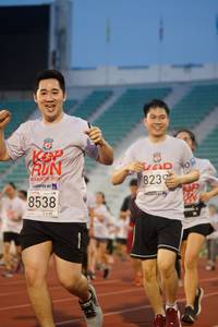 BIB: 201, 8239, 8538
                            <button type="button" onclick="openModal(6072155)" class="btn btn-primary btn-sm float-right btn-popup" data-toggle="modal" data-target=".modal-high-quality">
                        <i class="fas fa-shopping-cart"></i> Add to Cart
                    </button>
                                            <button type="button" onclick="isThisMe(6072155, true)" class="btn btn-success btn-sm float-right btn-popup btn-isme hidden" data-toggle="tooltip" data-placement="bottom" title="นี่คือรูปของคุณใช่ไหม คลิกที่นี่เพื่อเอาเข้าอัลบั้ม">
                        <i class="fas fa-plus"></i> Add to album
                    </button>
                    <button type="button" onclick="isThisMe(6072155, false)" class="btn btn-warning btn-sm float-right btn-popup btn-isnotme hidden">
                        <i class="fas fa-ban"></i> Remove from album
                    </button>