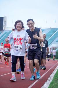 BIB: 7900, 7916
                            <button type="button" onclick="openModal(6077556)" class="btn btn-primary btn-sm float-right btn-popup" data-toggle="modal" data-target=".modal-high-quality">
                        <i class="fas fa-shopping-cart"></i> Add to Cart
                    </button>
                                            <button type="button" onclick="isThisMe(6077556, true)" class="btn btn-success btn-sm float-right btn-popup btn-isme hidden" data-toggle="tooltip" data-placement="bottom" title="นี่คือรูปของคุณใช่ไหม คลิกที่นี่เพื่อเอาเข้าอัลบั้ม">
                        <i class="fas fa-plus"></i> Add to album
                    </button>
                    <button type="button" onclick="isThisMe(6077556, false)" class="btn btn-warning btn-sm float-right btn-popup btn-isnotme hidden">
                        <i class="fas fa-ban"></i> Remove from album
                    </button>