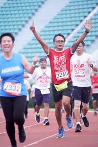 BIB: 2612, 3260, 2332
                            <button type="button" onclick="openModal(6077725)" class="btn btn-primary btn-sm float-right btn-popup" data-toggle="modal" data-target=".modal-high-quality">
                        <i class="fas fa-shopping-cart"></i> Add to Cart
                    </button>
                                            <button type="button" onclick="isThisMe(6077725, true)" class="btn btn-success btn-sm float-right btn-popup btn-isme hidden" data-toggle="tooltip" data-placement="bottom" title="นี่คือรูปของคุณใช่ไหม คลิกที่นี่เพื่อเอาเข้าอัลบั้ม">
                        <i class="fas fa-plus"></i> Add to album
                    </button>
                    <button type="button" onclick="isThisMe(6077725, false)" class="btn btn-warning btn-sm float-right btn-popup btn-isnotme hidden">
                        <i class="fas fa-ban"></i> Remove from album
                    </button>