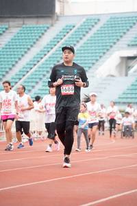 BIB: 1686, 2402
                            <button type="button" onclick="openModal(6053634)" class="btn btn-primary btn-sm float-right btn-popup" data-toggle="modal" data-target=".modal-high-quality">
                        <i class="fas fa-shopping-cart"></i> Add to Cart
                    </button>
                                            <button type="button" onclick="isThisMe(6053634, true)" class="btn btn-success btn-sm float-right btn-popup btn-isme hidden" data-toggle="tooltip" data-placement="bottom" title="นี่คือรูปของคุณใช่ไหม คลิกที่นี่เพื่อเอาเข้าอัลบั้ม">
                        <i class="fas fa-plus"></i> Add to album
                    </button>
                    <button type="button" onclick="isThisMe(6053634, false)" class="btn btn-warning btn-sm float-right btn-popup btn-isnotme hidden">
                        <i class="fas fa-ban"></i> Remove from album
                    </button>