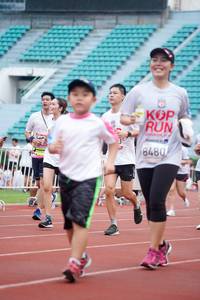 BIB: 8480
                            <button type="button" onclick="openModal(6069758)" class="btn btn-primary btn-sm float-right btn-popup" data-toggle="modal" data-target=".modal-high-quality">
                        <i class="fas fa-shopping-cart"></i> Add to Cart
                    </button>
                                            <button type="button" onclick="isThisMe(6069758, true)" class="btn btn-success btn-sm float-right btn-popup btn-isme hidden" data-toggle="tooltip" data-placement="bottom" title="นี่คือรูปของคุณใช่ไหม คลิกที่นี่เพื่อเอาเข้าอัลบั้ม">
                        <i class="fas fa-plus"></i> Add to album
                    </button>
                    <button type="button" onclick="isThisMe(6069758, false)" class="btn btn-warning btn-sm float-right btn-popup btn-isnotme hidden">
                        <i class="fas fa-ban"></i> Remove from album
                    </button>