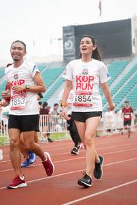 BIB: 1854, 1853
                            <button type="button" onclick="openModal(6059882)" class="btn btn-primary btn-sm float-right btn-popup" data-toggle="modal" data-target=".modal-high-quality">
                        <i class="fas fa-shopping-cart"></i> Add to Cart
                    </button>
                                            <button type="button" onclick="isThisMe(6059882, true)" class="btn btn-success btn-sm float-right btn-popup btn-isme hidden" data-toggle="tooltip" data-placement="bottom" title="นี่คือรูปของคุณใช่ไหม คลิกที่นี่เพื่อเอาเข้าอัลบั้ม">
                        <i class="fas fa-plus"></i> Add to album
                    </button>
                    <button type="button" onclick="isThisMe(6059882, false)" class="btn btn-warning btn-sm float-right btn-popup btn-isnotme hidden">
                        <i class="fas fa-ban"></i> Remove from album
                    </button>