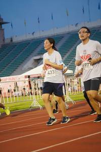 BIB: 697, 433
                            <button type="button" onclick="openModal(6072115)" class="btn btn-primary btn-sm float-right btn-popup" data-toggle="modal" data-target=".modal-high-quality">
                        <i class="fas fa-shopping-cart"></i> Add to Cart
                    </button>
                                            <button type="button" onclick="isThisMe(6072115, true)" class="btn btn-success btn-sm float-right btn-popup btn-isme hidden" data-toggle="tooltip" data-placement="bottom" title="นี่คือรูปของคุณใช่ไหม คลิกที่นี่เพื่อเอาเข้าอัลบั้ม">
                        <i class="fas fa-plus"></i> Add to album
                    </button>
                    <button type="button" onclick="isThisMe(6072115, false)" class="btn btn-warning btn-sm float-right btn-popup btn-isnotme hidden">
                        <i class="fas fa-ban"></i> Remove from album
                    </button>