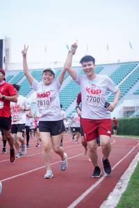 BIB: 7700, 7810, 842
                            <button type="button" onclick="openModal(6077662)" class="btn btn-primary btn-sm float-right btn-popup" data-toggle="modal" data-target=".modal-high-quality">
                        <i class="fas fa-shopping-cart"></i> Add to Cart
                    </button>
                                            <button type="button" onclick="isThisMe(6077662, true)" class="btn btn-success btn-sm float-right btn-popup btn-isme hidden" data-toggle="tooltip" data-placement="bottom" title="นี่คือรูปของคุณใช่ไหม คลิกที่นี่เพื่อเอาเข้าอัลบั้ม">
                        <i class="fas fa-plus"></i> Add to album
                    </button>
                    <button type="button" onclick="isThisMe(6077662, false)" class="btn btn-warning btn-sm float-right btn-popup btn-isnotme hidden">
                        <i class="fas fa-ban"></i> Remove from album
                    </button>