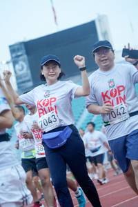 BIB: 7043, 7042
                            <button type="button" onclick="openModal(6077501)" class="btn btn-primary btn-sm float-right btn-popup" data-toggle="modal" data-target=".modal-high-quality">
                        <i class="fas fa-shopping-cart"></i> Add to Cart
                    </button>
                                            <button type="button" onclick="isThisMe(6077501, true)" class="btn btn-success btn-sm float-right btn-popup btn-isme hidden" data-toggle="tooltip" data-placement="bottom" title="นี่คือรูปของคุณใช่ไหม คลิกที่นี่เพื่อเอาเข้าอัลบั้ม">
                        <i class="fas fa-plus"></i> Add to album
                    </button>
                    <button type="button" onclick="isThisMe(6077501, false)" class="btn btn-warning btn-sm float-right btn-popup btn-isnotme hidden">
                        <i class="fas fa-ban"></i> Remove from album
                    </button>