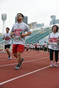 BIB: 7916, 7548, 6659
                            <button type="button" onclick="openModal(6007505)" class="btn btn-primary btn-sm float-right btn-popup" data-toggle="modal" data-target=".modal-high-quality">
                        <i class="fas fa-shopping-cart"></i> Add to Cart
                    </button>
                                            <button type="button" onclick="isThisMe(6007505, true)" class="btn btn-success btn-sm float-right btn-popup btn-isme hidden" data-toggle="tooltip" data-placement="bottom" title="นี่คือรูปของคุณใช่ไหม คลิกที่นี่เพื่อเอาเข้าอัลบั้ม">
                        <i class="fas fa-plus"></i> Add to album
                    </button>
                    <button type="button" onclick="isThisMe(6007505, false)" class="btn btn-warning btn-sm float-right btn-popup btn-isnotme hidden">
                        <i class="fas fa-ban"></i> Remove from album
                    </button>