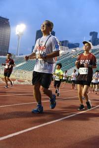 BIB: 7472, 856
                            <button type="button" onclick="openModal(6005730)" class="btn btn-primary btn-sm float-right btn-popup" data-toggle="modal" data-target=".modal-high-quality">
                        <i class="fas fa-shopping-cart"></i> Add to Cart
                    </button>
                                            <button type="button" onclick="isThisMe(6005730, true)" class="btn btn-success btn-sm float-right btn-popup btn-isme hidden" data-toggle="tooltip" data-placement="bottom" title="นี่คือรูปของคุณใช่ไหม คลิกที่นี่เพื่อเอาเข้าอัลบั้ม">
                        <i class="fas fa-plus"></i> Add to album
                    </button>
                    <button type="button" onclick="isThisMe(6005730, false)" class="btn btn-warning btn-sm float-right btn-popup btn-isnotme hidden">
                        <i class="fas fa-ban"></i> Remove from album
                    </button>