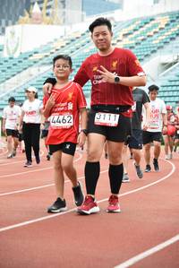 BIB: 4462, 3111, 2064
                            <button type="button" onclick="openModal(6017650)" class="btn btn-primary btn-sm float-right btn-popup" data-toggle="modal" data-target=".modal-high-quality">
                        <i class="fas fa-shopping-cart"></i> Add to Cart
                    </button>
                                            <button type="button" onclick="isThisMe(6017650, true)" class="btn btn-success btn-sm float-right btn-popup btn-isme hidden" data-toggle="tooltip" data-placement="bottom" title="นี่คือรูปของคุณใช่ไหม คลิกที่นี่เพื่อเอาเข้าอัลบั้ม">
                        <i class="fas fa-plus"></i> Add to album
                    </button>
                    <button type="button" onclick="isThisMe(6017650, false)" class="btn btn-warning btn-sm float-right btn-popup btn-isnotme hidden">
                        <i class="fas fa-ban"></i> Remove from album
                    </button>