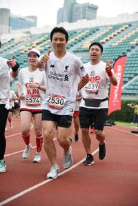 BIB: 4839, 5574, 2530
                            <button type="button" onclick="openModal(6009271)" class="btn btn-primary btn-sm float-right btn-popup" data-toggle="modal" data-target=".modal-high-quality">
                        <i class="fas fa-shopping-cart"></i> Add to Cart
                    </button>
                                            <button type="button" onclick="isThisMe(6009271, true)" class="btn btn-success btn-sm float-right btn-popup btn-isme hidden" data-toggle="tooltip" data-placement="bottom" title="นี่คือรูปของคุณใช่ไหม คลิกที่นี่เพื่อเอาเข้าอัลบั้ม">
                        <i class="fas fa-plus"></i> Add to album
                    </button>
                    <button type="button" onclick="isThisMe(6009271, false)" class="btn btn-warning btn-sm float-right btn-popup btn-isnotme hidden">
                        <i class="fas fa-ban"></i> Remove from album
                    </button>