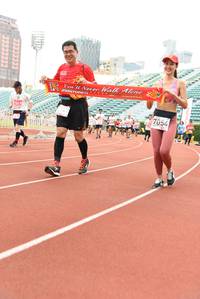 BIB: 7054, 33333
                            <button type="button" onclick="openModal(6016277)" class="btn btn-primary btn-sm float-right btn-popup" data-toggle="modal" data-target=".modal-high-quality">
                        <i class="fas fa-shopping-cart"></i> Add to Cart
                    </button>
                                            <button type="button" onclick="isThisMe(6016277, true)" class="btn btn-success btn-sm float-right btn-popup btn-isme hidden" data-toggle="tooltip" data-placement="bottom" title="นี่คือรูปของคุณใช่ไหม คลิกที่นี่เพื่อเอาเข้าอัลบั้ม">
                        <i class="fas fa-plus"></i> Add to album
                    </button>
                    <button type="button" onclick="isThisMe(6016277, false)" class="btn btn-warning btn-sm float-right btn-popup btn-isnotme hidden">
                        <i class="fas fa-ban"></i> Remove from album
                    </button>