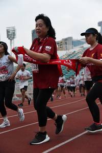 BIB: 163, 690
                            <button type="button" onclick="openModal(6006975)" class="btn btn-primary btn-sm float-right btn-popup" data-toggle="modal" data-target=".modal-high-quality">
                        <i class="fas fa-shopping-cart"></i> Add to Cart
                    </button>
                                            <button type="button" onclick="isThisMe(6006975, true)" class="btn btn-success btn-sm float-right btn-popup btn-isme hidden" data-toggle="tooltip" data-placement="bottom" title="นี่คือรูปของคุณใช่ไหม คลิกที่นี่เพื่อเอาเข้าอัลบั้ม">
                        <i class="fas fa-plus"></i> Add to album
                    </button>
                    <button type="button" onclick="isThisMe(6006975, false)" class="btn btn-warning btn-sm float-right btn-popup btn-isnotme hidden">
                        <i class="fas fa-ban"></i> Remove from album
                    </button>