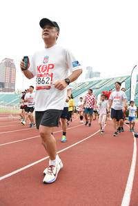 BIB: 5862, 8870, 33233333
                            <button type="button" onclick="openModal(6011388)" class="btn btn-primary btn-sm float-right btn-popup" data-toggle="modal" data-target=".modal-high-quality">
                        <i class="fas fa-shopping-cart"></i> Add to Cart
                    </button>
                                            <button type="button" onclick="isThisMe(6011388, true)" class="btn btn-success btn-sm float-right btn-popup btn-isme hidden" data-toggle="tooltip" data-placement="bottom" title="นี่คือรูปของคุณใช่ไหม คลิกที่นี่เพื่อเอาเข้าอัลบั้ม">
                        <i class="fas fa-plus"></i> Add to album
                    </button>
                    <button type="button" onclick="isThisMe(6011388, false)" class="btn btn-warning btn-sm float-right btn-popup btn-isnotme hidden">
                        <i class="fas fa-ban"></i> Remove from album
                    </button>