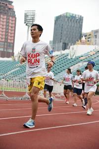 BIB: 201, 3676
                            <button type="button" onclick="openModal(6008545)" class="btn btn-primary btn-sm float-right btn-popup" data-toggle="modal" data-target=".modal-high-quality">
                        <i class="fas fa-shopping-cart"></i> Add to Cart
                    </button>
                                            <button type="button" onclick="isThisMe(6008545, true)" class="btn btn-success btn-sm float-right btn-popup btn-isme hidden" data-toggle="tooltip" data-placement="bottom" title="นี่คือรูปของคุณใช่ไหม คลิกที่นี่เพื่อเอาเข้าอัลบั้ม">
                        <i class="fas fa-plus"></i> Add to album
                    </button>
                    <button type="button" onclick="isThisMe(6008545, false)" class="btn btn-warning btn-sm float-right btn-popup btn-isnotme hidden">
                        <i class="fas fa-ban"></i> Remove from album
                    </button>