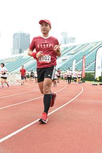 BIB: 2102, 
                            <button type="button" onclick="openModal(6016852)" class="btn btn-primary btn-sm float-right btn-popup" data-toggle="modal" data-target=".modal-high-quality">
                        <i class="fas fa-shopping-cart"></i> Add to Cart
                    </button>
                                            <button type="button" onclick="isThisMe(6016852, true)" class="btn btn-success btn-sm float-right btn-popup btn-isme hidden" data-toggle="tooltip" data-placement="bottom" title="นี่คือรูปของคุณใช่ไหม คลิกที่นี่เพื่อเอาเข้าอัลบั้ม">
                        <i class="fas fa-plus"></i> Add to album
                    </button>
                    <button type="button" onclick="isThisMe(6016852, false)" class="btn btn-warning btn-sm float-right btn-popup btn-isnotme hidden">
                        <i class="fas fa-ban"></i> Remove from album
                    </button>