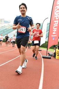 BIB: 341
                            <button type="button" onclick="openModal(6016295)" class="btn btn-primary btn-sm float-right btn-popup" data-toggle="modal" data-target=".modal-high-quality">
                        <i class="fas fa-shopping-cart"></i> Add to Cart
                    </button>
                                            <button type="button" onclick="isThisMe(6016295, true)" class="btn btn-success btn-sm float-right btn-popup btn-isme hidden" data-toggle="tooltip" data-placement="bottom" title="นี่คือรูปของคุณใช่ไหม คลิกที่นี่เพื่อเอาเข้าอัลบั้ม">
                        <i class="fas fa-plus"></i> Add to album
                    </button>
                    <button type="button" onclick="isThisMe(6016295, false)" class="btn btn-warning btn-sm float-right btn-popup btn-isnotme hidden">
                        <i class="fas fa-ban"></i> Remove from album
                    </button>