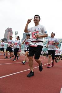 BIB: 2701, 7314, 7300, 7523
                            <button type="button" onclick="openModal(6007636)" class="btn btn-primary btn-sm float-right btn-popup" data-toggle="modal" data-target=".modal-high-quality">
                        <i class="fas fa-shopping-cart"></i> Add to Cart
                    </button>
                                            <button type="button" onclick="isThisMe(6007636, true)" class="btn btn-success btn-sm float-right btn-popup btn-isme hidden" data-toggle="tooltip" data-placement="bottom" title="นี่คือรูปของคุณใช่ไหม คลิกที่นี่เพื่อเอาเข้าอัลบั้ม">
                        <i class="fas fa-plus"></i> Add to album
                    </button>
                    <button type="button" onclick="isThisMe(6007636, false)" class="btn btn-warning btn-sm float-right btn-popup btn-isnotme hidden">
                        <i class="fas fa-ban"></i> Remove from album
                    </button>