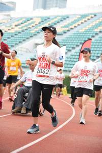 BIB: 2062, 3093
                            <button type="button" onclick="openModal(6016651)" class="btn btn-primary btn-sm float-right btn-popup" data-toggle="modal" data-target=".modal-high-quality">
                        <i class="fas fa-shopping-cart"></i> Add to Cart
                    </button>
                                            <button type="button" onclick="isThisMe(6016651, true)" class="btn btn-success btn-sm float-right btn-popup btn-isme hidden" data-toggle="tooltip" data-placement="bottom" title="นี่คือรูปของคุณใช่ไหม คลิกที่นี่เพื่อเอาเข้าอัลบั้ม">
                        <i class="fas fa-plus"></i> Add to album
                    </button>
                    <button type="button" onclick="isThisMe(6016651, false)" class="btn btn-warning btn-sm float-right btn-popup btn-isnotme hidden">
                        <i class="fas fa-ban"></i> Remove from album
                    </button>