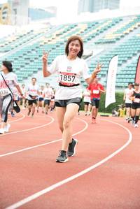 BIB: 1857, 130
                            <button type="button" onclick="openModal(6013642)" class="btn btn-primary btn-sm float-right btn-popup" data-toggle="modal" data-target=".modal-high-quality">
                        <i class="fas fa-shopping-cart"></i> Add to Cart
                    </button>
                                            <button type="button" onclick="isThisMe(6013642, true)" class="btn btn-success btn-sm float-right btn-popup btn-isme hidden" data-toggle="tooltip" data-placement="bottom" title="นี่คือรูปของคุณใช่ไหม คลิกที่นี่เพื่อเอาเข้าอัลบั้ม">
                        <i class="fas fa-plus"></i> Add to album
                    </button>
                    <button type="button" onclick="isThisMe(6013642, false)" class="btn btn-warning btn-sm float-right btn-popup btn-isnotme hidden">
                        <i class="fas fa-ban"></i> Remove from album
                    </button>