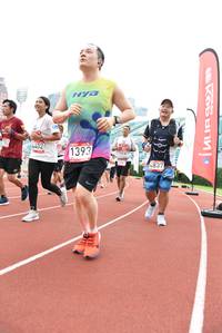 BIB: 4402, 1393
                            <button type="button" onclick="openModal(6017400)" class="btn btn-primary btn-sm float-right btn-popup" data-toggle="modal" data-target=".modal-high-quality">
                        <i class="fas fa-shopping-cart"></i> Add to Cart
                    </button>
                                            <button type="button" onclick="isThisMe(6017400, true)" class="btn btn-success btn-sm float-right btn-popup btn-isme hidden" data-toggle="tooltip" data-placement="bottom" title="นี่คือรูปของคุณใช่ไหม คลิกที่นี่เพื่อเอาเข้าอัลบั้ม">
                        <i class="fas fa-plus"></i> Add to album
                    </button>
                    <button type="button" onclick="isThisMe(6017400, false)" class="btn btn-warning btn-sm float-right btn-popup btn-isnotme hidden">
                        <i class="fas fa-ban"></i> Remove from album
                    </button>