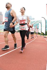 BIB: 447, 2141, 2333333
                            <button type="button" onclick="openModal(6017358)" class="btn btn-primary btn-sm float-right btn-popup" data-toggle="modal" data-target=".modal-high-quality">
                        <i class="fas fa-shopping-cart"></i> Add to Cart
                    </button>
                                            <button type="button" onclick="isThisMe(6017358, true)" class="btn btn-success btn-sm float-right btn-popup btn-isme hidden" data-toggle="tooltip" data-placement="bottom" title="นี่คือรูปของคุณใช่ไหม คลิกที่นี่เพื่อเอาเข้าอัลบั้ม">
                        <i class="fas fa-plus"></i> Add to album
                    </button>
                    <button type="button" onclick="isThisMe(6017358, false)" class="btn btn-warning btn-sm float-right btn-popup btn-isnotme hidden">
                        <i class="fas fa-ban"></i> Remove from album
                    </button>