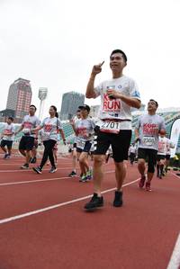 BIB: 201, 2701, 7300, 314, 7523
                            <button type="button" onclick="openModal(6007626)" class="btn btn-primary btn-sm float-right btn-popup" data-toggle="modal" data-target=".modal-high-quality">
                        <i class="fas fa-shopping-cart"></i> Add to Cart
                    </button>
                                            <button type="button" onclick="isThisMe(6007626, true)" class="btn btn-success btn-sm float-right btn-popup btn-isme hidden" data-toggle="tooltip" data-placement="bottom" title="นี่คือรูปของคุณใช่ไหม คลิกที่นี่เพื่อเอาเข้าอัลบั้ม">
                        <i class="fas fa-plus"></i> Add to album
                    </button>
                    <button type="button" onclick="isThisMe(6007626, false)" class="btn btn-warning btn-sm float-right btn-popup btn-isnotme hidden">
                        <i class="fas fa-ban"></i> Remove from album
                    </button>