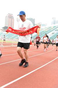 BIB: 
                            <button type="button" onclick="openModal(6013251)" class="btn btn-primary btn-sm float-right btn-popup" data-toggle="modal" data-target=".modal-high-quality">
                        <i class="fas fa-shopping-cart"></i> Add to Cart
                    </button>
                                            <button type="button" onclick="isThisMe(6013251, true)" class="btn btn-success btn-sm float-right btn-popup btn-isme hidden" data-toggle="tooltip" data-placement="bottom" title="นี่คือรูปของคุณใช่ไหม คลิกที่นี่เพื่อเอาเข้าอัลบั้ม">
                        <i class="fas fa-plus"></i> Add to album
                    </button>
                    <button type="button" onclick="isThisMe(6013251, false)" class="btn btn-warning btn-sm float-right btn-popup btn-isnotme hidden">
                        <i class="fas fa-ban"></i> Remove from album
                    </button>