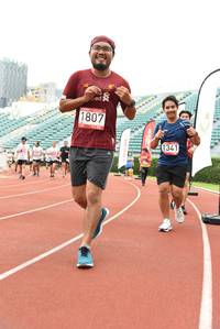 BIB: 1807, 1341
                            <button type="button" onclick="openModal(6016290)" class="btn btn-primary btn-sm float-right btn-popup" data-toggle="modal" data-target=".modal-high-quality">
                        <i class="fas fa-shopping-cart"></i> Add to Cart
                    </button>
                                            <button type="button" onclick="isThisMe(6016290, true)" class="btn btn-success btn-sm float-right btn-popup btn-isme hidden" data-toggle="tooltip" data-placement="bottom" title="นี่คือรูปของคุณใช่ไหม คลิกที่นี่เพื่อเอาเข้าอัลบั้ม">
                        <i class="fas fa-plus"></i> Add to album
                    </button>
                    <button type="button" onclick="isThisMe(6016290, false)" class="btn btn-warning btn-sm float-right btn-popup btn-isnotme hidden">
                        <i class="fas fa-ban"></i> Remove from album
                    </button>