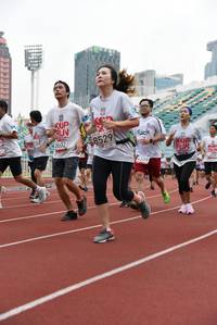 BIB: 8529, 3602
                            <button type="button" onclick="openModal(6007720)" class="btn btn-primary btn-sm float-right btn-popup" data-toggle="modal" data-target=".modal-high-quality">
                        <i class="fas fa-shopping-cart"></i> Add to Cart
                    </button>
                                            <button type="button" onclick="isThisMe(6007720, true)" class="btn btn-success btn-sm float-right btn-popup btn-isme hidden" data-toggle="tooltip" data-placement="bottom" title="นี่คือรูปของคุณใช่ไหม คลิกที่นี่เพื่อเอาเข้าอัลบั้ม">
                        <i class="fas fa-plus"></i> Add to album
                    </button>
                    <button type="button" onclick="isThisMe(6007720, false)" class="btn btn-warning btn-sm float-right btn-popup btn-isnotme hidden">
                        <i class="fas fa-ban"></i> Remove from album
                    </button>