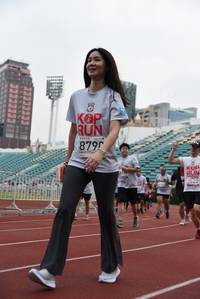 BIB: 8790, 3522
                            <button type="button" onclick="openModal(6007045)" class="btn btn-primary btn-sm float-right btn-popup" data-toggle="modal" data-target=".modal-high-quality">
                        <i class="fas fa-shopping-cart"></i> Add to Cart
                    </button>
                                            <button type="button" onclick="isThisMe(6007045, true)" class="btn btn-success btn-sm float-right btn-popup btn-isme hidden" data-toggle="tooltip" data-placement="bottom" title="นี่คือรูปของคุณใช่ไหม คลิกที่นี่เพื่อเอาเข้าอัลบั้ม">
                        <i class="fas fa-plus"></i> Add to album
                    </button>
                    <button type="button" onclick="isThisMe(6007045, false)" class="btn btn-warning btn-sm float-right btn-popup btn-isnotme hidden">
                        <i class="fas fa-ban"></i> Remove from album
                    </button>