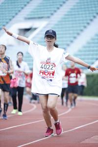 BIB: 4022, 2019
                            <button type="button" onclick="openModal(5996162)" class="btn btn-primary btn-sm float-right btn-popup" data-toggle="modal" data-target=".modal-high-quality">
                        <i class="fas fa-shopping-cart"></i> Add to Cart
                    </button>
                                            <button type="button" onclick="isThisMe(5996162, true)" class="btn btn-success btn-sm float-right btn-popup btn-isme hidden" data-toggle="tooltip" data-placement="bottom" title="นี่คือรูปของคุณใช่ไหม คลิกที่นี่เพื่อเอาเข้าอัลบั้ม">
                        <i class="fas fa-plus"></i> Add to album
                    </button>
                    <button type="button" onclick="isThisMe(5996162, false)" class="btn btn-warning btn-sm float-right btn-popup btn-isnotme hidden">
                        <i class="fas fa-ban"></i> Remove from album
                    </button>