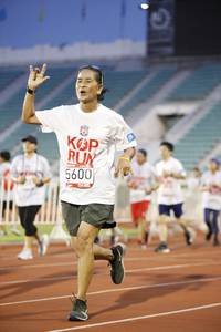 BIB: 5600
                            <button type="button" onclick="openModal(5971092)" class="btn btn-primary btn-sm float-right btn-popup" data-toggle="modal" data-target=".modal-high-quality">
                        <i class="fas fa-shopping-cart"></i> Add to Cart
                    </button>
                                            <button type="button" onclick="isThisMe(5971092, true)" class="btn btn-success btn-sm float-right btn-popup btn-isme hidden" data-toggle="tooltip" data-placement="bottom" title="นี่คือรูปของคุณใช่ไหม คลิกที่นี่เพื่อเอาเข้าอัลบั้ม">
                        <i class="fas fa-plus"></i> Add to album
                    </button>
                    <button type="button" onclick="isThisMe(5971092, false)" class="btn btn-warning btn-sm float-right btn-popup btn-isnotme hidden">
                        <i class="fas fa-ban"></i> Remove from album
                    </button>