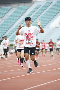 BIB: 3527, 4792
                            <button type="button" onclick="openModal(5998571)" class="btn btn-primary btn-sm float-right btn-popup" data-toggle="modal" data-target=".modal-high-quality">
                        <i class="fas fa-shopping-cart"></i> Add to Cart
                    </button>
                                            <button type="button" onclick="isThisMe(5998571, true)" class="btn btn-success btn-sm float-right btn-popup btn-isme hidden" data-toggle="tooltip" data-placement="bottom" title="นี่คือรูปของคุณใช่ไหม คลิกที่นี่เพื่อเอาเข้าอัลบั้ม">
                        <i class="fas fa-plus"></i> Add to album
                    </button>
                    <button type="button" onclick="isThisMe(5998571, false)" class="btn btn-warning btn-sm float-right btn-popup btn-isnotme hidden">
                        <i class="fas fa-ban"></i> Remove from album
                    </button>