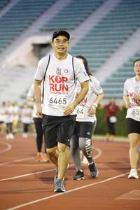 BIB: 2019, 6465
                            <button type="button" onclick="openModal(5975984)" class="btn btn-primary btn-sm float-right btn-popup" data-toggle="modal" data-target=".modal-high-quality">
                        <i class="fas fa-shopping-cart"></i> Add to Cart
                    </button>
                                            <button type="button" onclick="isThisMe(5975984, true)" class="btn btn-success btn-sm float-right btn-popup btn-isme hidden" data-toggle="tooltip" data-placement="bottom" title="นี่คือรูปของคุณใช่ไหม คลิกที่นี่เพื่อเอาเข้าอัลบั้ม">
                        <i class="fas fa-plus"></i> Add to album
                    </button>
                    <button type="button" onclick="isThisMe(5975984, false)" class="btn btn-warning btn-sm float-right btn-popup btn-isnotme hidden">
                        <i class="fas fa-ban"></i> Remove from album
                    </button>