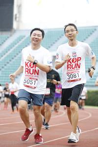 BIB: 201, 2019, 3081, 5051
                            <button type="button" onclick="openModal(5999609)" class="btn btn-primary btn-sm float-right btn-popup" data-toggle="modal" data-target=".modal-high-quality">
                        <i class="fas fa-shopping-cart"></i> Add to Cart
                    </button>
                                            <button type="button" onclick="isThisMe(5999609, true)" class="btn btn-success btn-sm float-right btn-popup btn-isme hidden" data-toggle="tooltip" data-placement="bottom" title="นี่คือรูปของคุณใช่ไหม คลิกที่นี่เพื่อเอาเข้าอัลบั้ม">
                        <i class="fas fa-plus"></i> Add to album
                    </button>
                    <button type="button" onclick="isThisMe(5999609, false)" class="btn btn-warning btn-sm float-right btn-popup btn-isnotme hidden">
                        <i class="fas fa-ban"></i> Remove from album
                    </button>