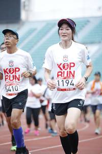 BIB: 1194, 201, 5410
                            <button type="button" onclick="openModal(5996723)" class="btn btn-primary btn-sm float-right btn-popup" data-toggle="modal" data-target=".modal-high-quality">
                        <i class="fas fa-shopping-cart"></i> Add to Cart
                    </button>
                                            <button type="button" onclick="isThisMe(5996723, true)" class="btn btn-success btn-sm float-right btn-popup btn-isme hidden" data-toggle="tooltip" data-placement="bottom" title="นี่คือรูปของคุณใช่ไหม คลิกที่นี่เพื่อเอาเข้าอัลบั้ม">
                        <i class="fas fa-plus"></i> Add to album
                    </button>
                    <button type="button" onclick="isThisMe(5996723, false)" class="btn btn-warning btn-sm float-right btn-popup btn-isnotme hidden">
                        <i class="fas fa-ban"></i> Remove from album
                    </button>