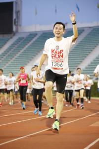 BIB: 1356, 201
                            <button type="button" onclick="openModal(5979997)" class="btn btn-primary btn-sm float-right btn-popup" data-toggle="modal" data-target=".modal-high-quality">
                        <i class="fas fa-shopping-cart"></i> Add to Cart
                    </button>
                                            <button type="button" onclick="isThisMe(5979997, true)" class="btn btn-success btn-sm float-right btn-popup btn-isme hidden" data-toggle="tooltip" data-placement="bottom" title="นี่คือรูปของคุณใช่ไหม คลิกที่นี่เพื่อเอาเข้าอัลบั้ม">
                        <i class="fas fa-plus"></i> Add to album
                    </button>
                    <button type="button" onclick="isThisMe(5979997, false)" class="btn btn-warning btn-sm float-right btn-popup btn-isnotme hidden">
                        <i class="fas fa-ban"></i> Remove from album
                    </button>