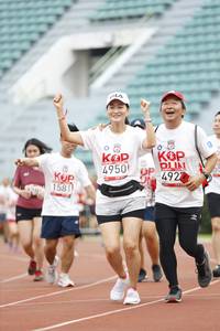 BIB: 4950, 492, 1581
                            <button type="button" onclick="openModal(6000611)" class="btn btn-primary btn-sm float-right btn-popup" data-toggle="modal" data-target=".modal-high-quality">
                        <i class="fas fa-shopping-cart"></i> Add to Cart
                    </button>
                                            <button type="button" onclick="isThisMe(6000611, true)" class="btn btn-success btn-sm float-right btn-popup btn-isme hidden" data-toggle="tooltip" data-placement="bottom" title="นี่คือรูปของคุณใช่ไหม คลิกที่นี่เพื่อเอาเข้าอัลบั้ม">
                        <i class="fas fa-plus"></i> Add to album
                    </button>
                    <button type="button" onclick="isThisMe(6000611, false)" class="btn btn-warning btn-sm float-right btn-popup btn-isnotme hidden">
                        <i class="fas fa-ban"></i> Remove from album
                    </button>