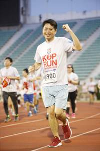 BIB: 2019, 6900
                            <button type="button" onclick="openModal(5976529)" class="btn btn-primary btn-sm float-right btn-popup" data-toggle="modal" data-target=".modal-high-quality">
                        <i class="fas fa-shopping-cart"></i> Add to Cart
                    </button>
                                            <button type="button" onclick="isThisMe(5976529, true)" class="btn btn-success btn-sm float-right btn-popup btn-isme hidden" data-toggle="tooltip" data-placement="bottom" title="นี่คือรูปของคุณใช่ไหม คลิกที่นี่เพื่อเอาเข้าอัลบั้ม">
                        <i class="fas fa-plus"></i> Add to album
                    </button>
                    <button type="button" onclick="isThisMe(5976529, false)" class="btn btn-warning btn-sm float-right btn-popup btn-isnotme hidden">
                        <i class="fas fa-ban"></i> Remove from album
                    </button>