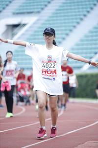 BIB: 4022, 2019
                            <button type="button" onclick="openModal(5996158)" class="btn btn-primary btn-sm float-right btn-popup" data-toggle="modal" data-target=".modal-high-quality">
                        <i class="fas fa-shopping-cart"></i> Add to Cart
                    </button>
                                            <button type="button" onclick="isThisMe(5996158, true)" class="btn btn-success btn-sm float-right btn-popup btn-isme hidden" data-toggle="tooltip" data-placement="bottom" title="นี่คือรูปของคุณใช่ไหม คลิกที่นี่เพื่อเอาเข้าอัลบั้ม">
                        <i class="fas fa-plus"></i> Add to album
                    </button>
                    <button type="button" onclick="isThisMe(5996158, false)" class="btn btn-warning btn-sm float-right btn-popup btn-isnotme hidden">
                        <i class="fas fa-ban"></i> Remove from album
                    </button>