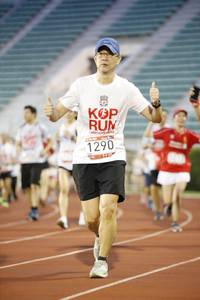 BIB: 1290
                            <button type="button" onclick="openModal(5973536)" class="btn btn-primary btn-sm float-right btn-popup" data-toggle="modal" data-target=".modal-high-quality">
                        <i class="fas fa-shopping-cart"></i> Add to Cart
                    </button>
                                            <button type="button" onclick="isThisMe(5973536, true)" class="btn btn-success btn-sm float-right btn-popup btn-isme hidden" data-toggle="tooltip" data-placement="bottom" title="นี่คือรูปของคุณใช่ไหม คลิกที่นี่เพื่อเอาเข้าอัลบั้ม">
                        <i class="fas fa-plus"></i> Add to album
                    </button>
                    <button type="button" onclick="isThisMe(5973536, false)" class="btn btn-warning btn-sm float-right btn-popup btn-isnotme hidden">
                        <i class="fas fa-ban"></i> Remove from album
                    </button>