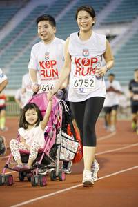 BIB: 201, 6752
                            <button type="button" onclick="openModal(5974168)" class="btn btn-primary btn-sm float-right btn-popup" data-toggle="modal" data-target=".modal-high-quality">
                        <i class="fas fa-shopping-cart"></i> Add to Cart
                    </button>
                                            <button type="button" onclick="isThisMe(5974168, true)" class="btn btn-success btn-sm float-right btn-popup btn-isme hidden" data-toggle="tooltip" data-placement="bottom" title="นี่คือรูปของคุณใช่ไหม คลิกที่นี่เพื่อเอาเข้าอัลบั้ม">
                        <i class="fas fa-plus"></i> Add to album
                    </button>
                    <button type="button" onclick="isThisMe(5974168, false)" class="btn btn-warning btn-sm float-right btn-popup btn-isnotme hidden">
                        <i class="fas fa-ban"></i> Remove from album
                    </button>