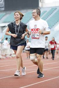 BIB: 3814
                            <button type="button" onclick="openModal(5999417)" class="btn btn-primary btn-sm float-right btn-popup" data-toggle="modal" data-target=".modal-high-quality">
                        <i class="fas fa-shopping-cart"></i> Add to Cart
                    </button>
                                            <button type="button" onclick="isThisMe(5999417, true)" class="btn btn-success btn-sm float-right btn-popup btn-isme hidden" data-toggle="tooltip" data-placement="bottom" title="นี่คือรูปของคุณใช่ไหม คลิกที่นี่เพื่อเอาเข้าอัลบั้ม">
                        <i class="fas fa-plus"></i> Add to album
                    </button>
                    <button type="button" onclick="isThisMe(5999417, false)" class="btn btn-warning btn-sm float-right btn-popup btn-isnotme hidden">
                        <i class="fas fa-ban"></i> Remove from album
                    </button>