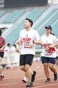 BIB: 555, 158
                            <button type="button" onclick="openModal(6000621)" class="btn btn-primary btn-sm float-right btn-popup" data-toggle="modal" data-target=".modal-high-quality">
                        <i class="fas fa-shopping-cart"></i> Add to Cart
                    </button>
                                            <button type="button" onclick="isThisMe(6000621, true)" class="btn btn-success btn-sm float-right btn-popup btn-isme hidden" data-toggle="tooltip" data-placement="bottom" title="นี่คือรูปของคุณใช่ไหม คลิกที่นี่เพื่อเอาเข้าอัลบั้ม">
                        <i class="fas fa-plus"></i> Add to album
                    </button>
                    <button type="button" onclick="isThisMe(6000621, false)" class="btn btn-warning btn-sm float-right btn-popup btn-isnotme hidden">
                        <i class="fas fa-ban"></i> Remove from album
                    </button>