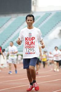 BIB: 201, 1295
                            <button type="button" onclick="openModal(5999506)" class="btn btn-primary btn-sm float-right btn-popup" data-toggle="modal" data-target=".modal-high-quality">
                        <i class="fas fa-shopping-cart"></i> Add to Cart
                    </button>
                                            <button type="button" onclick="isThisMe(5999506, true)" class="btn btn-success btn-sm float-right btn-popup btn-isme hidden" data-toggle="tooltip" data-placement="bottom" title="นี่คือรูปของคุณใช่ไหม คลิกที่นี่เพื่อเอาเข้าอัลบั้ม">
                        <i class="fas fa-plus"></i> Add to album
                    </button>
                    <button type="button" onclick="isThisMe(5999506, false)" class="btn btn-warning btn-sm float-right btn-popup btn-isnotme hidden">
                        <i class="fas fa-ban"></i> Remove from album
                    </button>